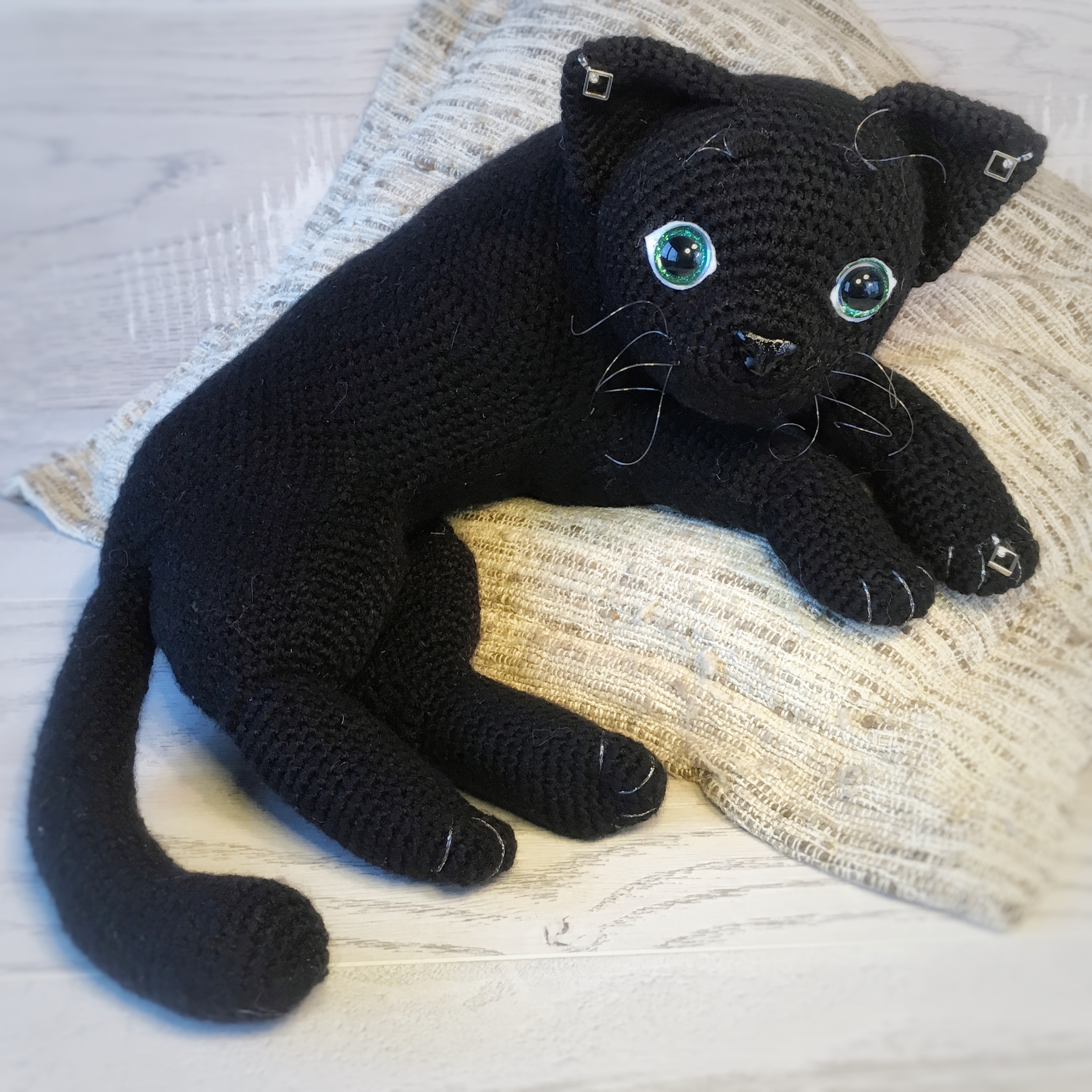 crochet-pattern-curled-up-cat-monoxa