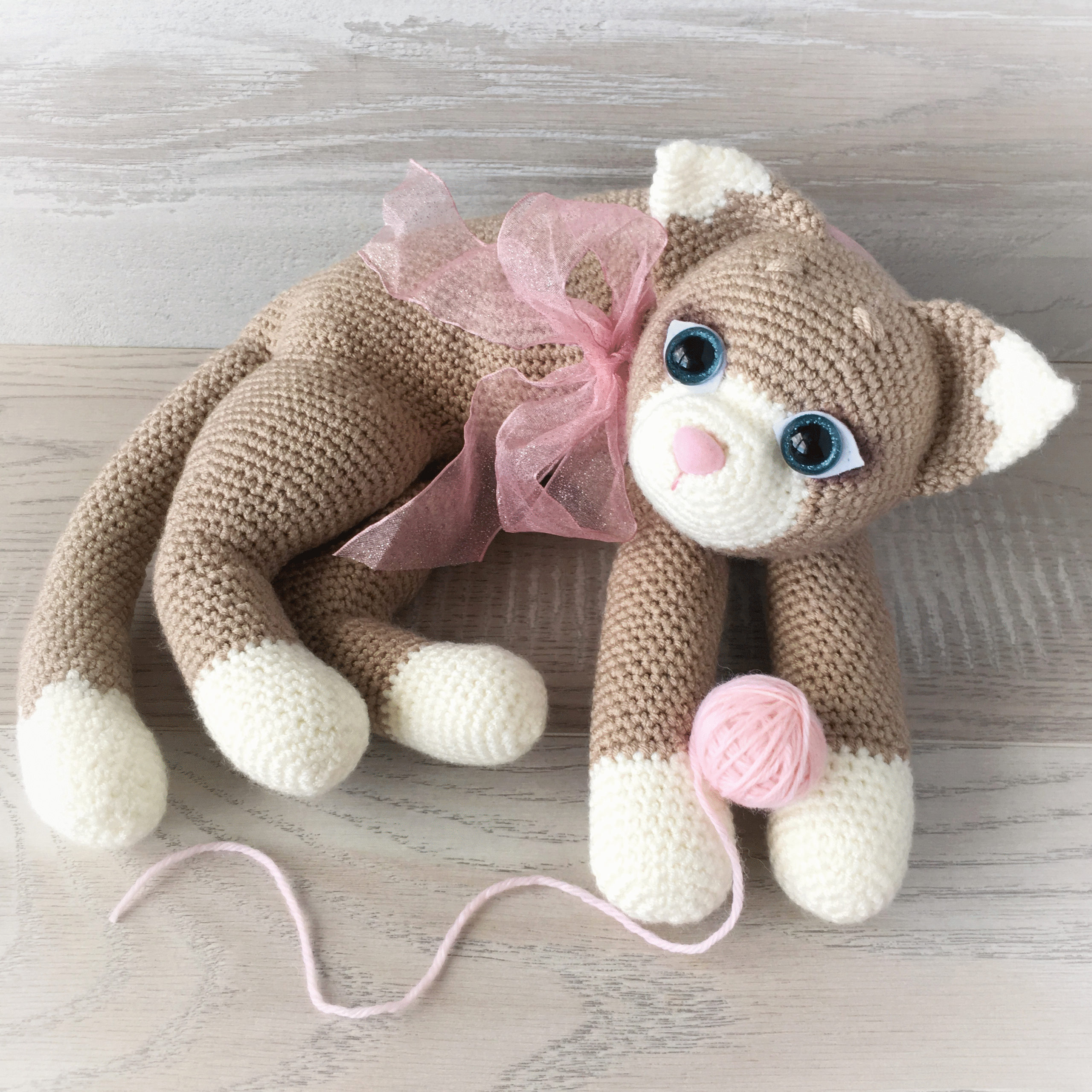 Crochet pattern “CURLED UP CAT”