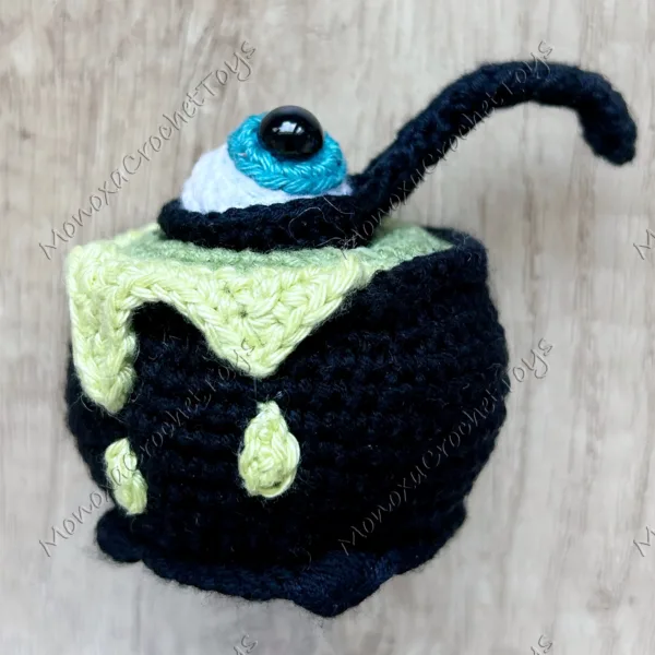 Pot-with-poison-halloween-crochet-pattern-by-Monoxatoys