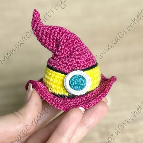Witch-hat-Halloween-crochet-pattern-by-Monoxatoys